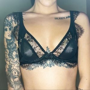 Black Frilly Shoulder Bra - Agent Provocateur